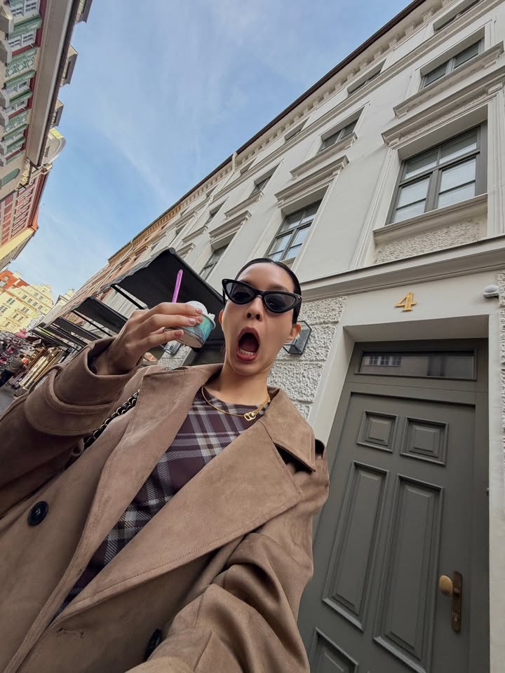 โม - มนชนก แสงฉายเพียงเพ็ญ