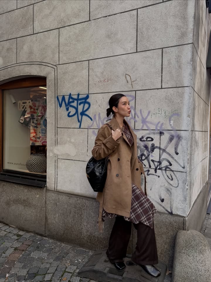 โม - มนชนก แสงฉายเพียงเพ็ญ