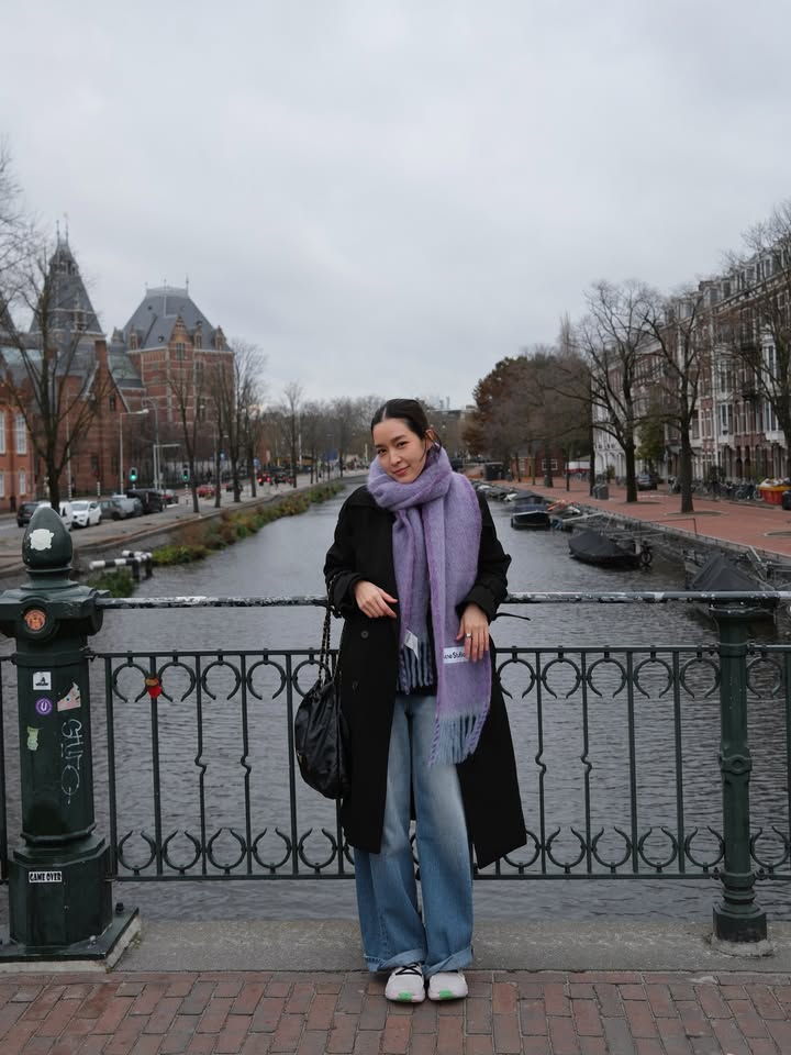 โม - มนชนก แสงฉายเพียงเพ็ญ