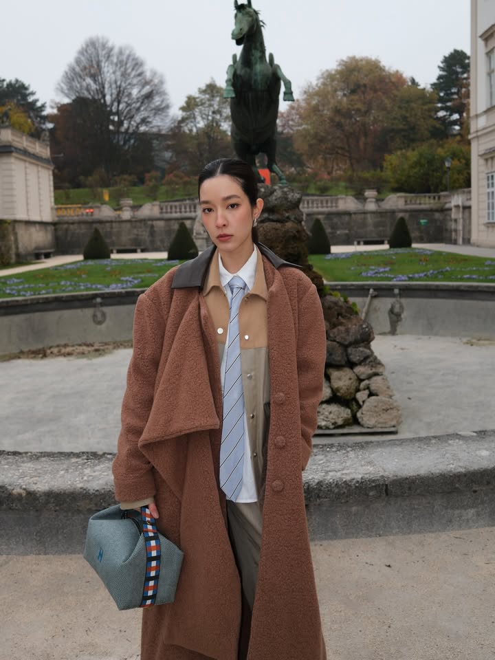 โม - มนชนก แสงฉายเพียงเพ็ญ