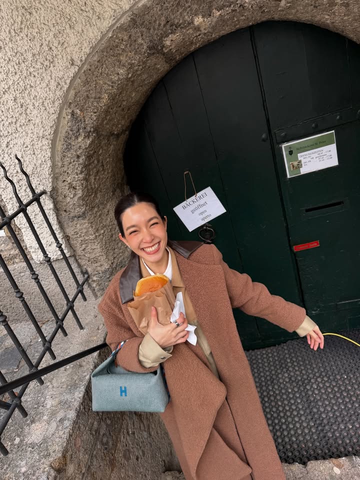 โม - มนชนก แสงฉายเพียงเพ็ญ