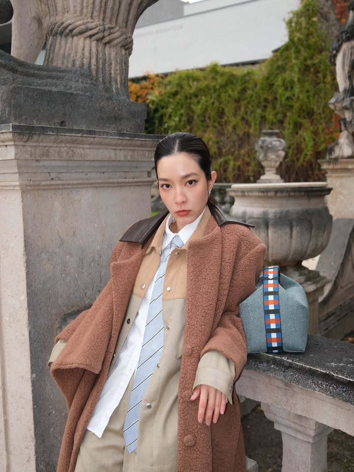 โม - มนชนก แสงฉายเพียงเพ็ญ