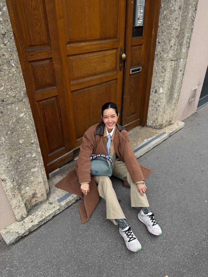 โม - มนชนก แสงฉายเพียงเพ็ญ