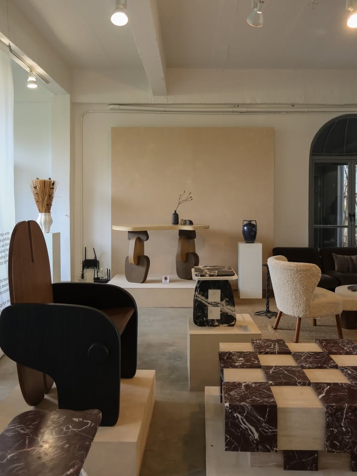 โม - มนชนก แสงฉายเพียงเพ็ญ