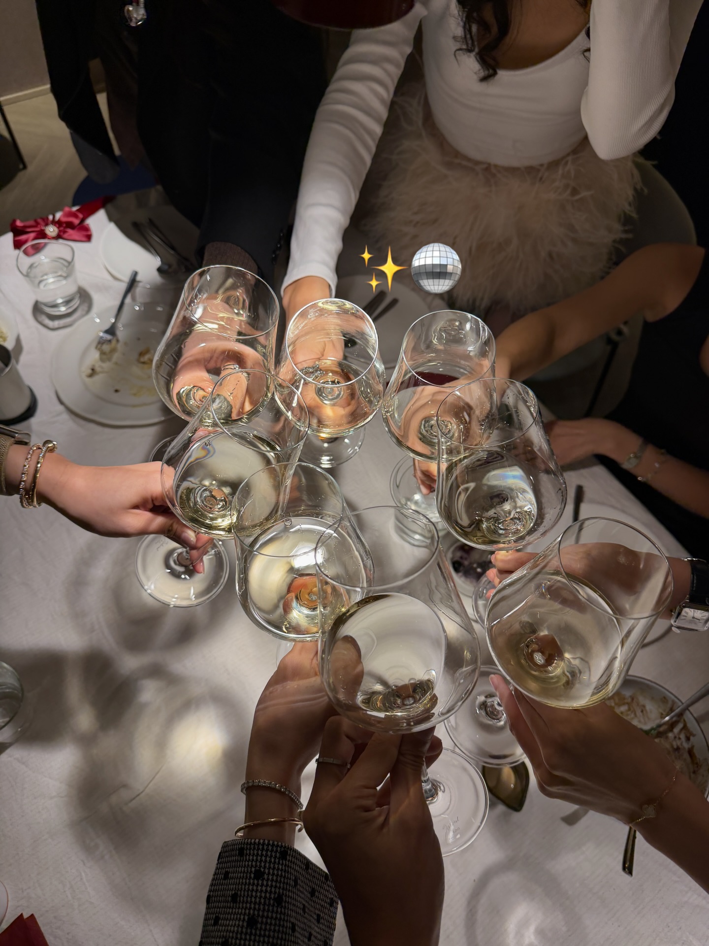 โม - มนชนก แสงฉายเพียงเพ็ญ