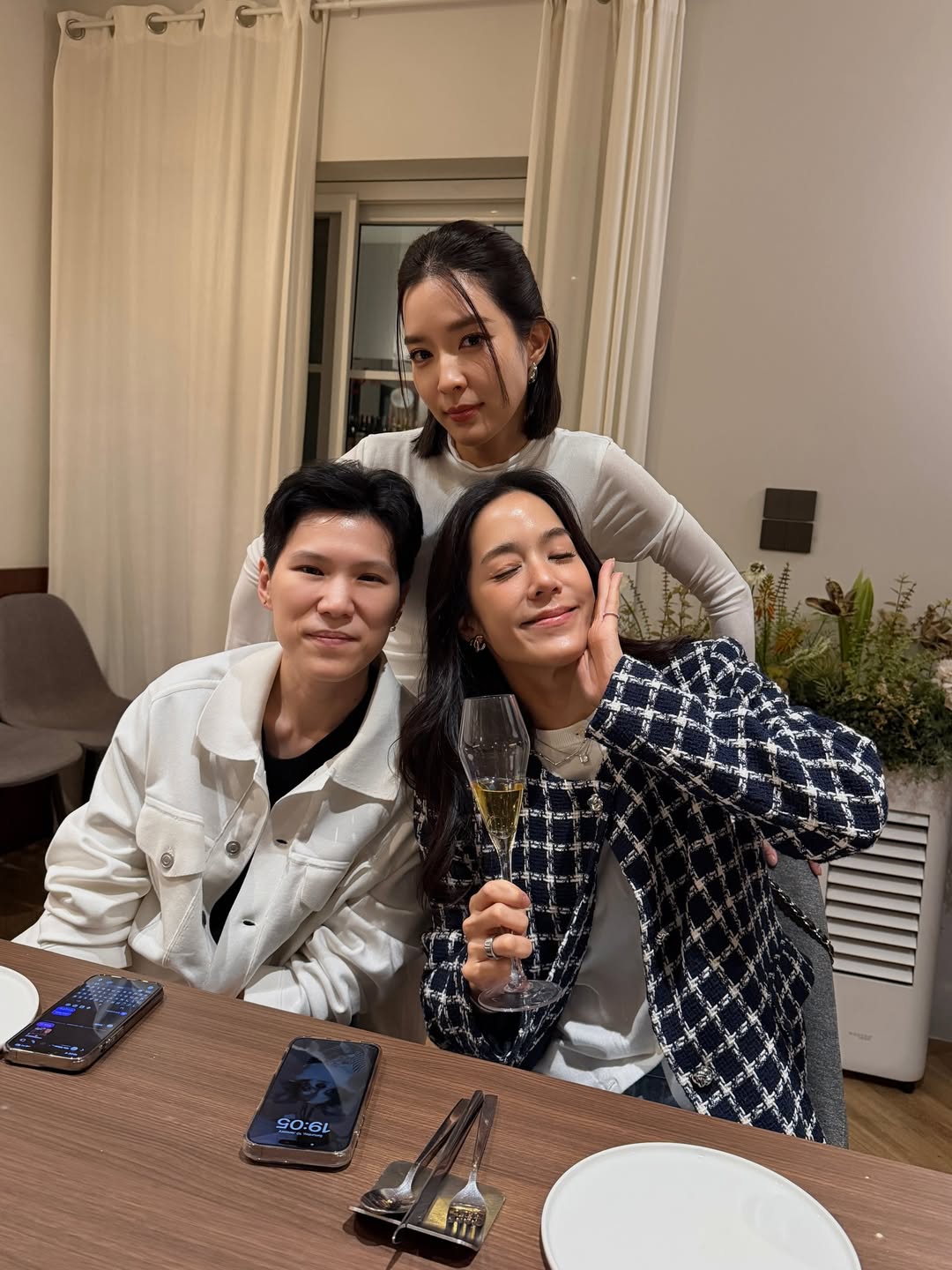 โม - มนชนก แสงฉายเพียงเพ็ญ