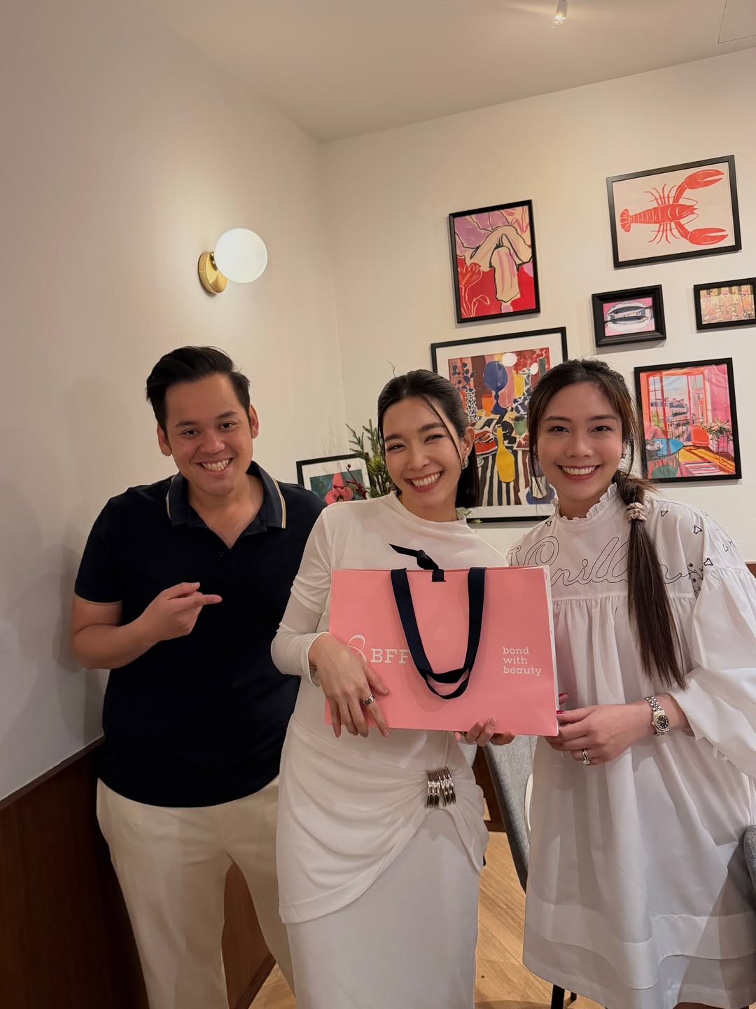 โม - มนชนก แสงฉายเพียงเพ็ญ