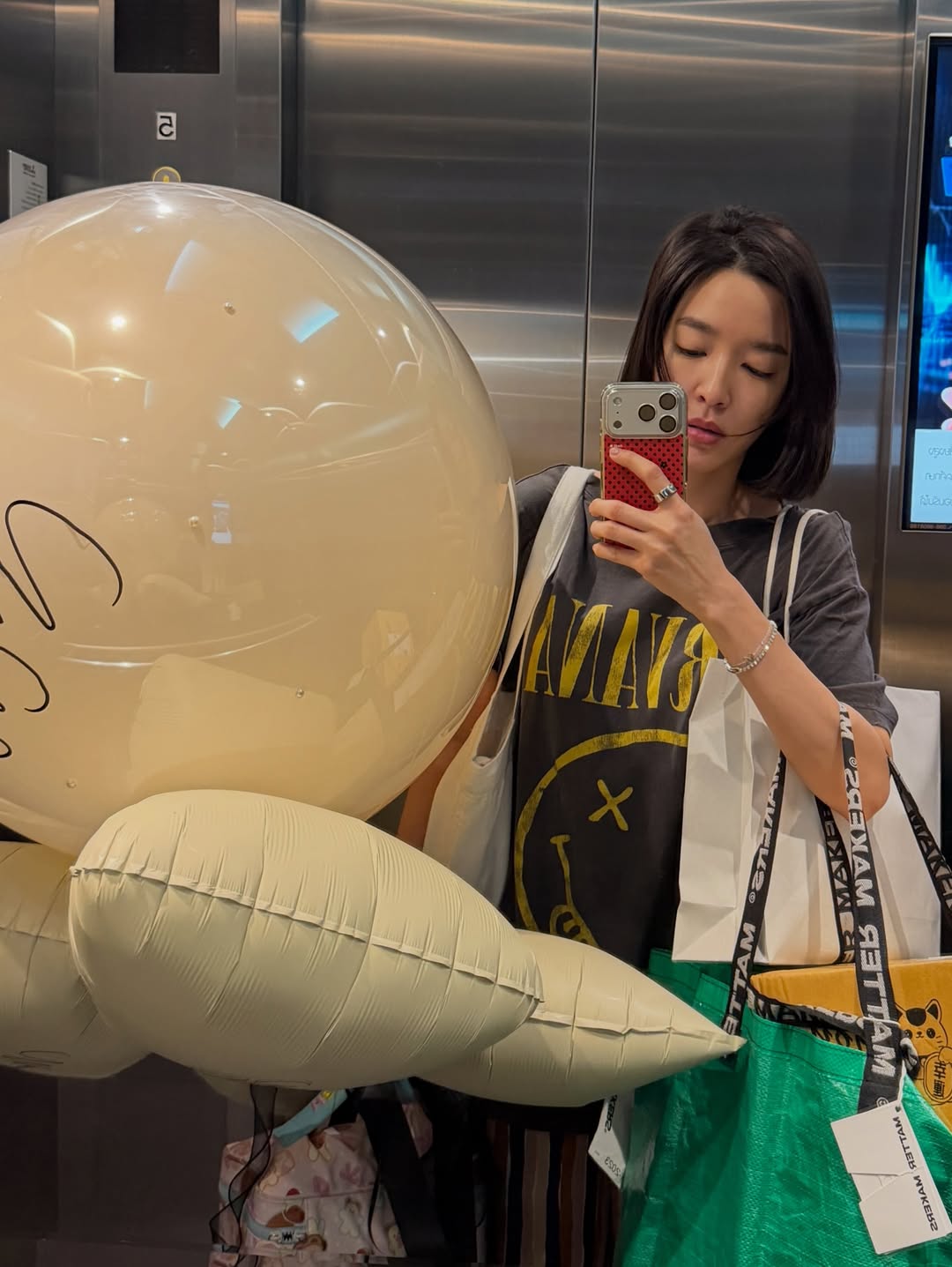 โม - มนชนก แสงฉายเพียงเพ็ญ