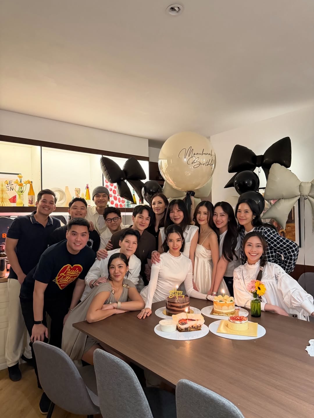 โม - มนชนก แสงฉายเพียงเพ็ญ