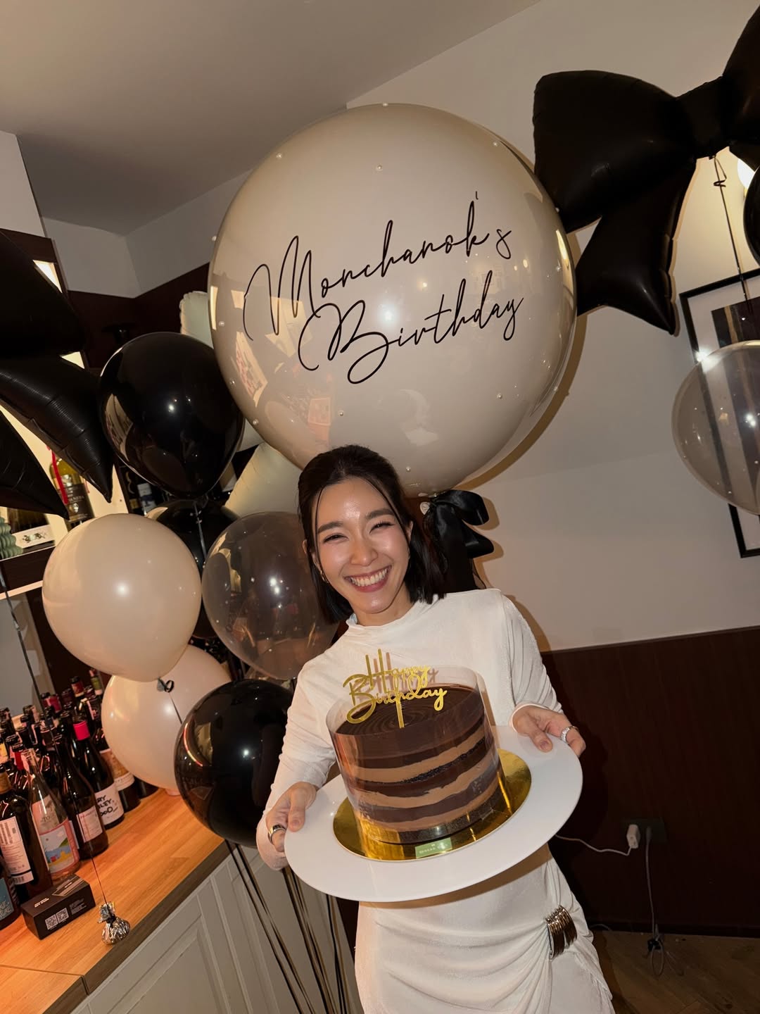 โม - มนชนก แสงฉายเพียงเพ็ญ