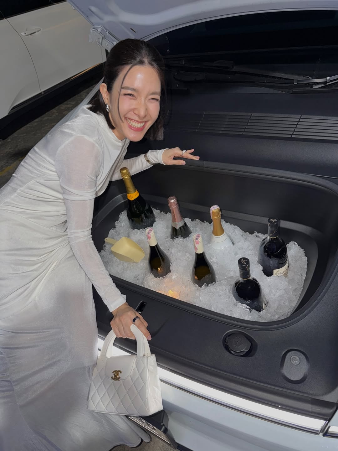 โม - มนชนก แสงฉายเพียงเพ็ญ