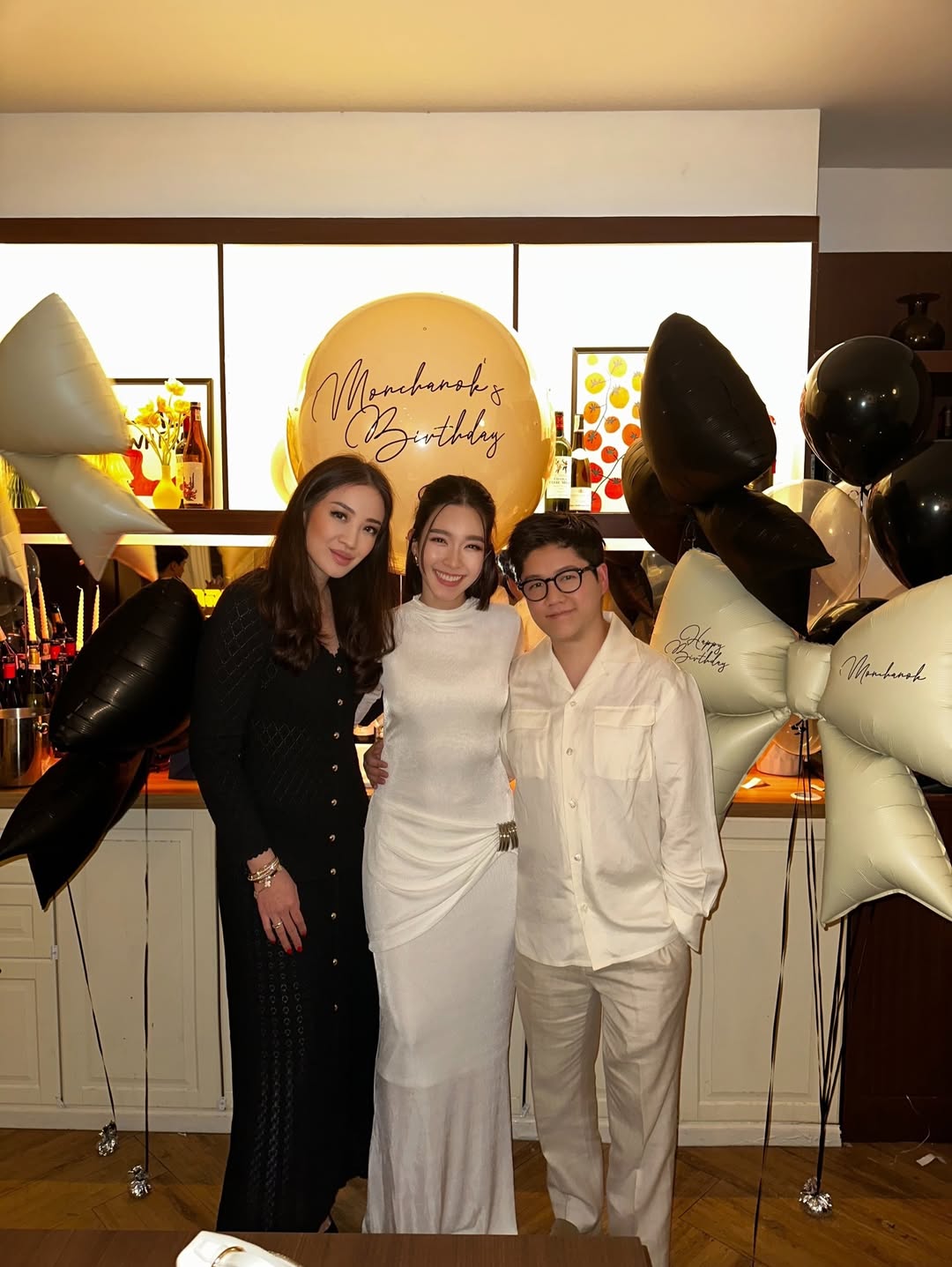 โม - มนชนก แสงฉายเพียงเพ็ญ