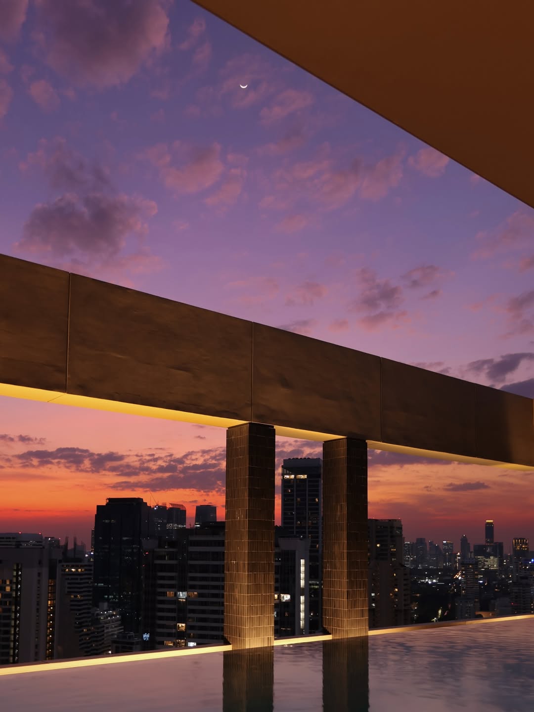 โม - มนชนก แสงฉายเพียงเพ็ญ