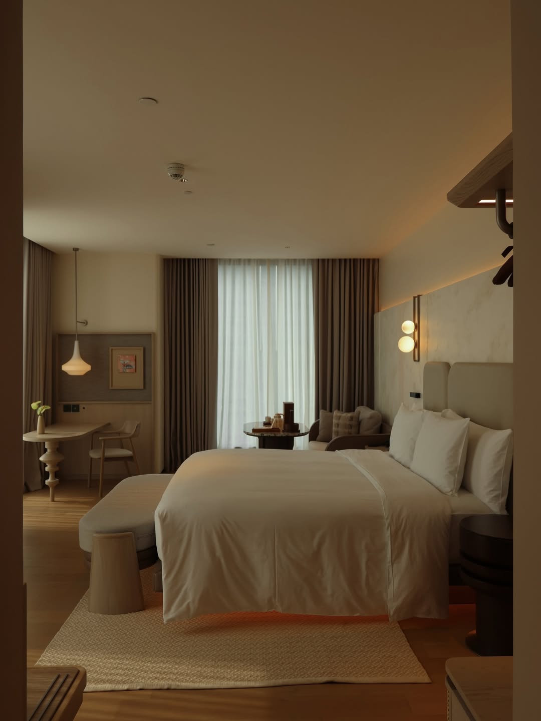 โม - มนชนก แสงฉายเพียงเพ็ญ