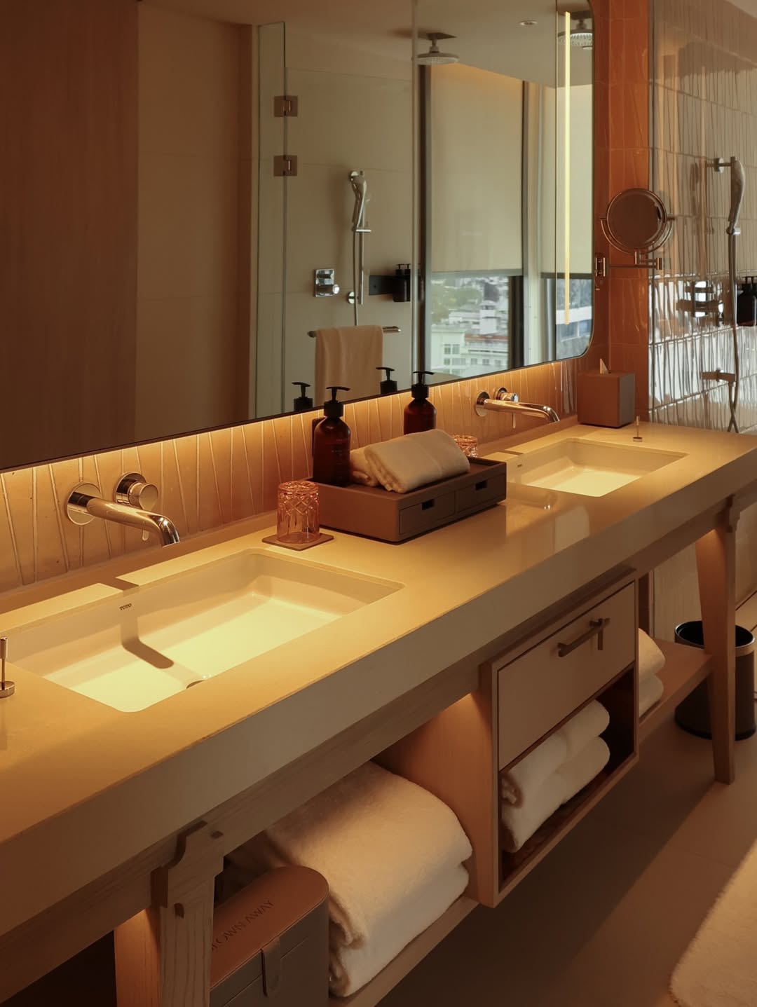 โม - มนชนก แสงฉายเพียงเพ็ญ