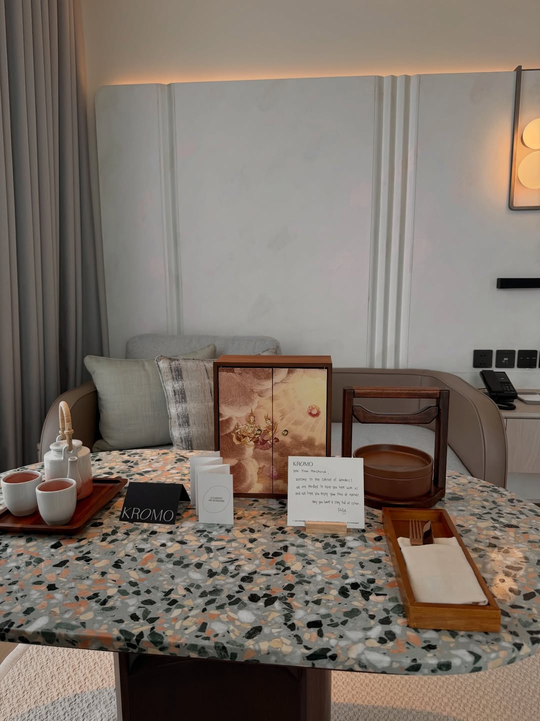 โม - มนชนก แสงฉายเพียงเพ็ญ