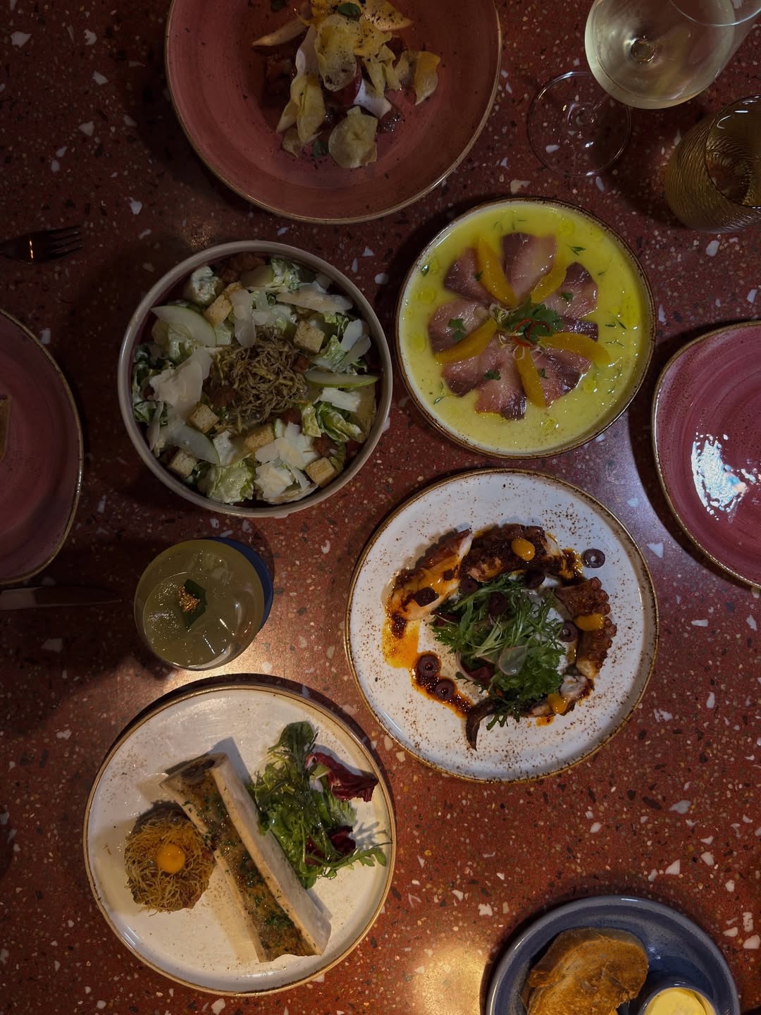 โม - มนชนก แสงฉายเพียงเพ็ญ