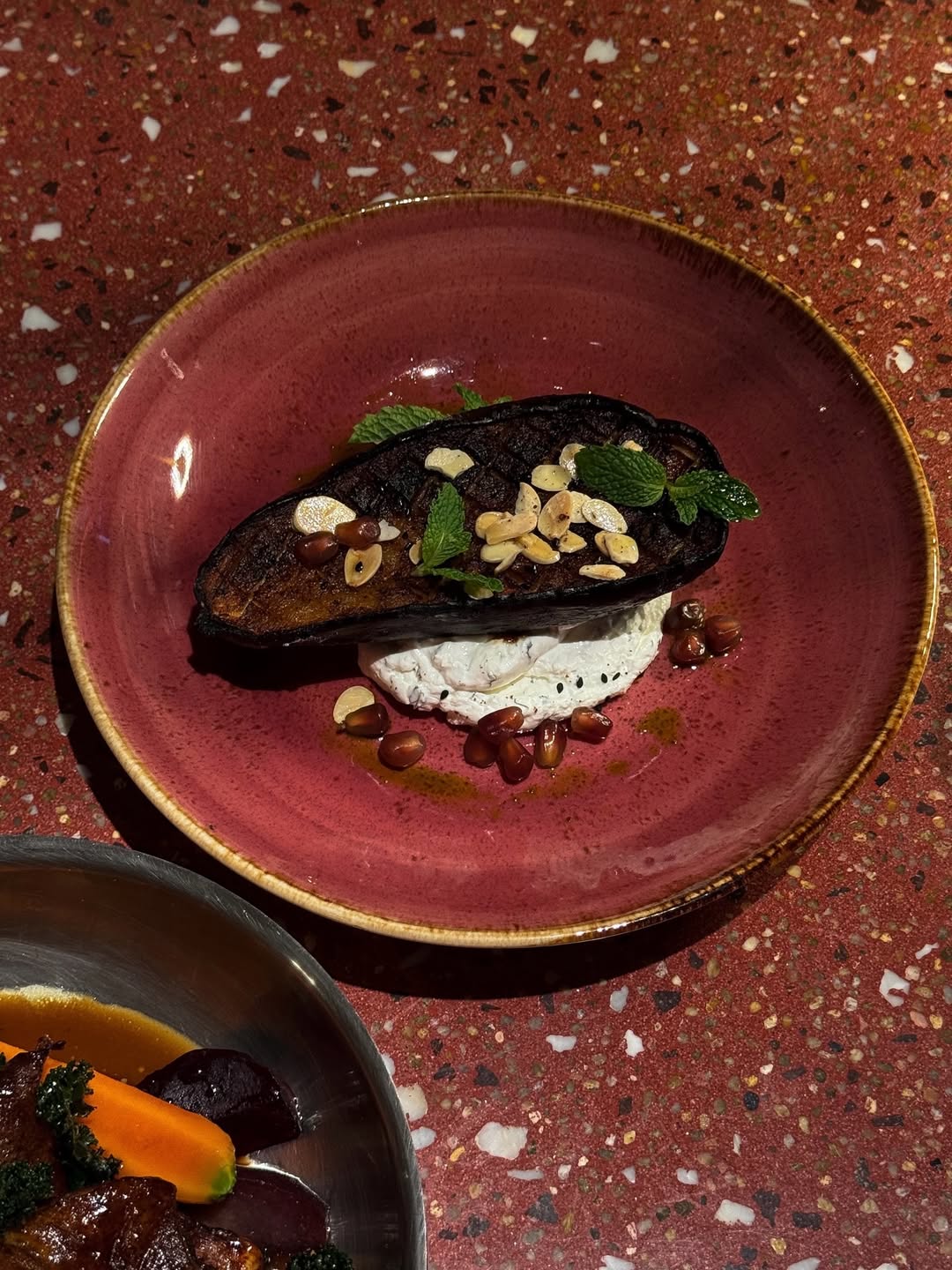 โม - มนชนก แสงฉายเพียงเพ็ญ