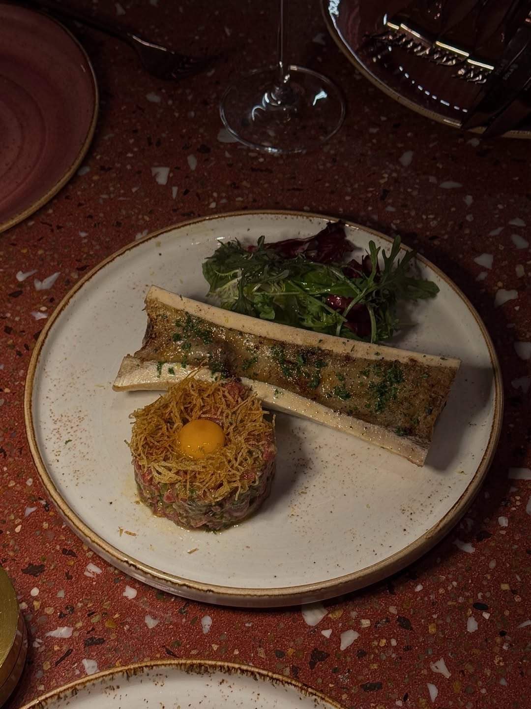 โม - มนชนก แสงฉายเพียงเพ็ญ