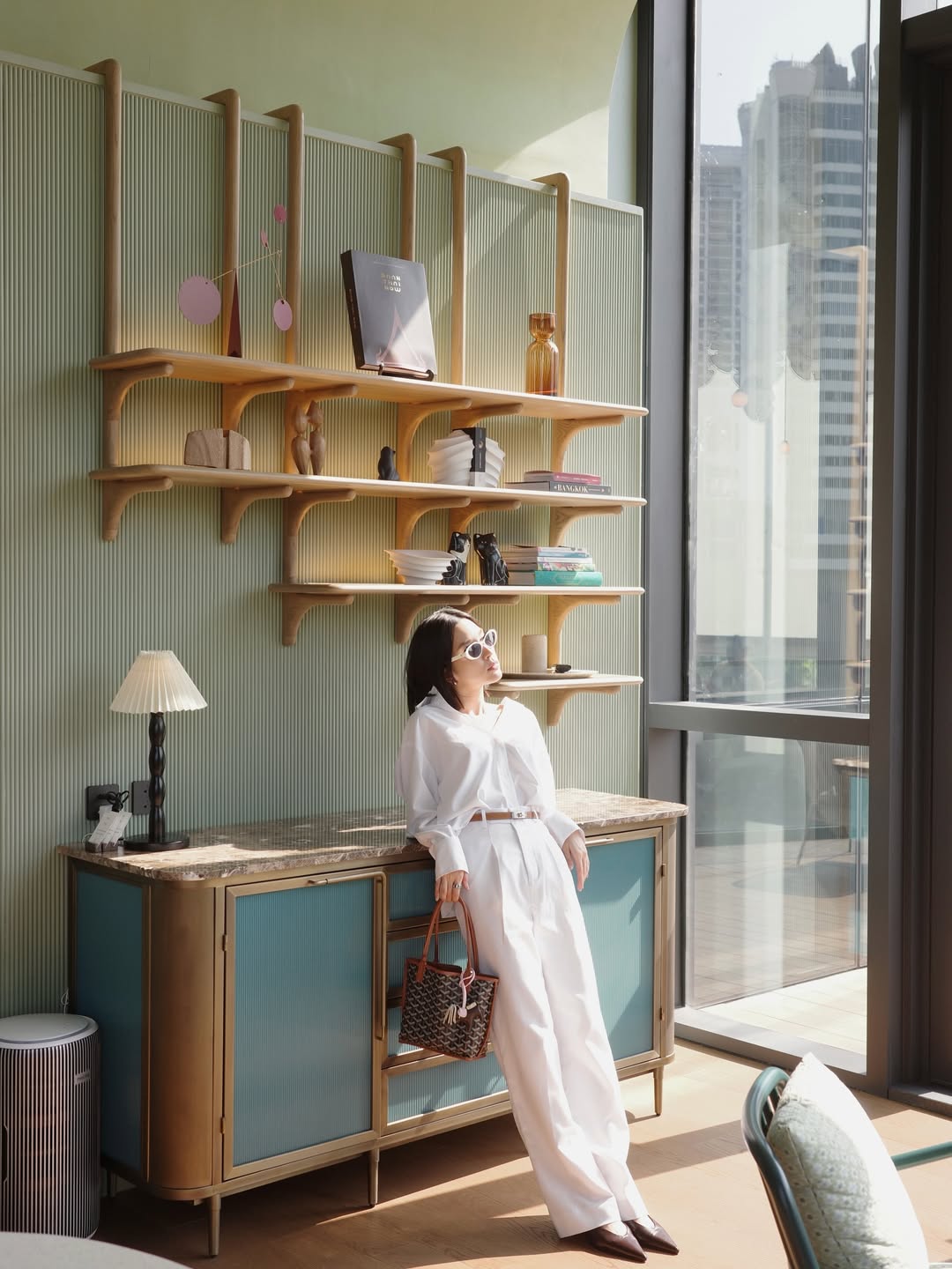 โม - มนชนก แสงฉายเพียงเพ็ญ