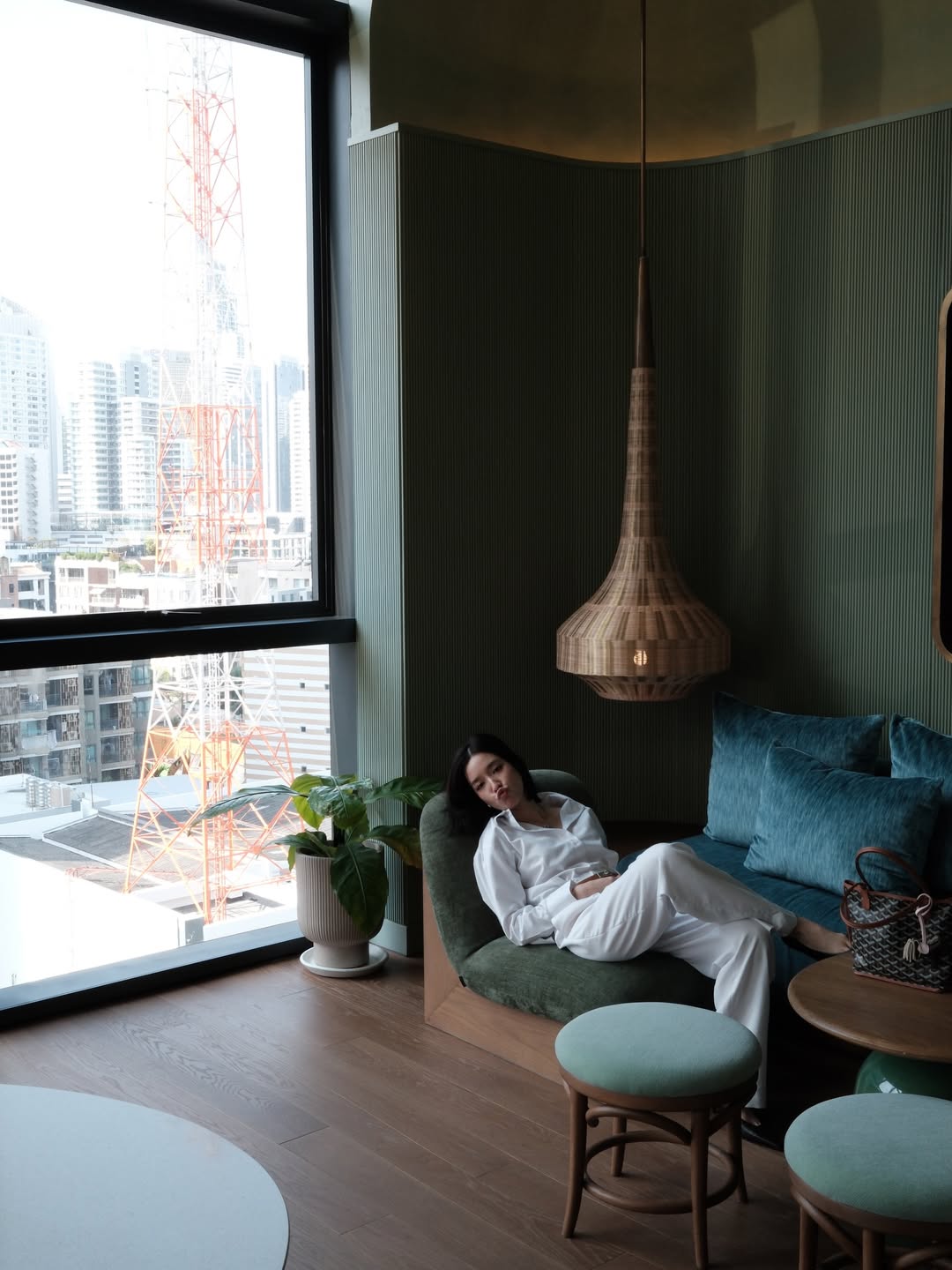 โม - มนชนก แสงฉายเพียงเพ็ญ