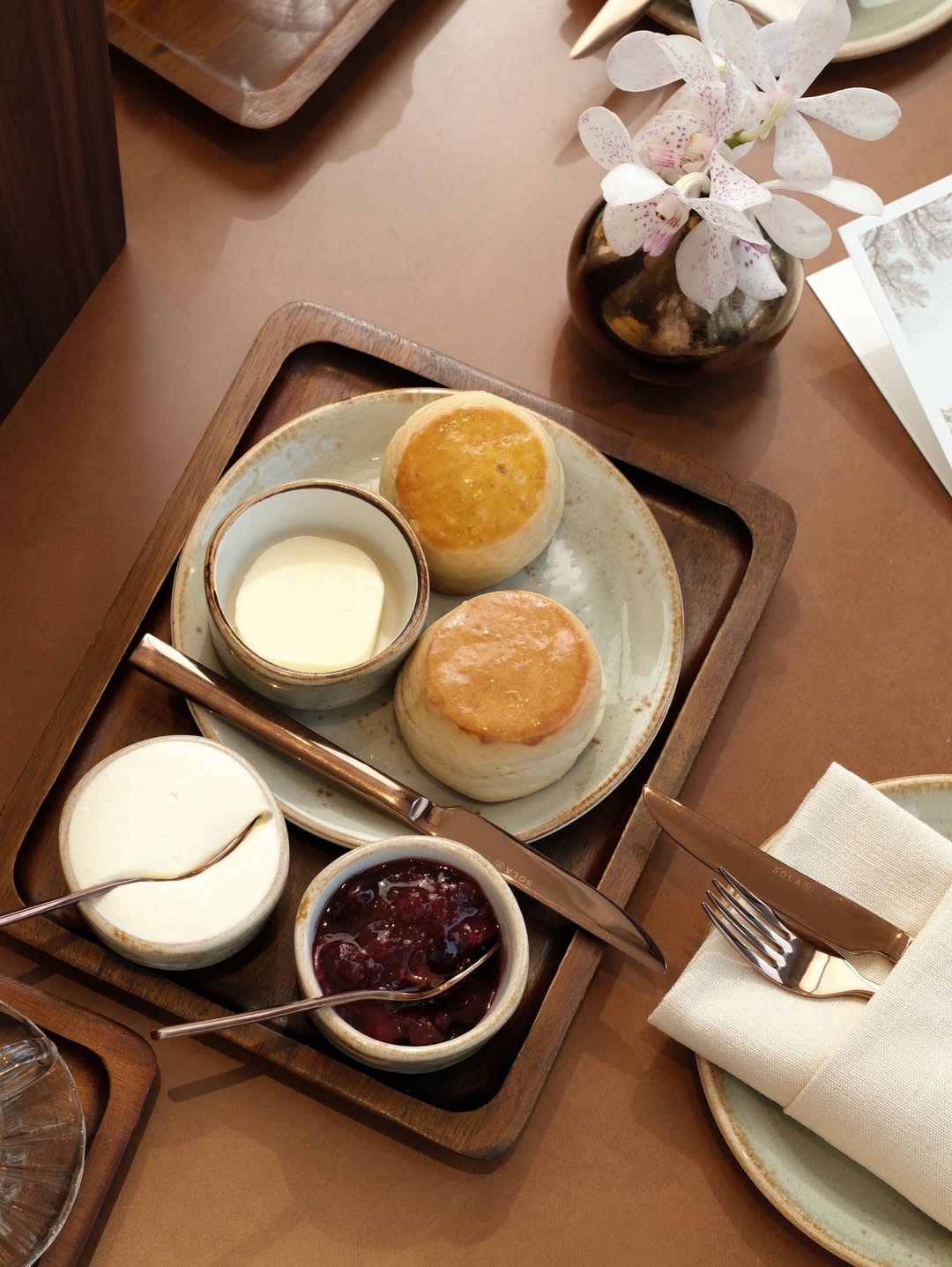 โม - มนชนก แสงฉายเพียงเพ็ญ