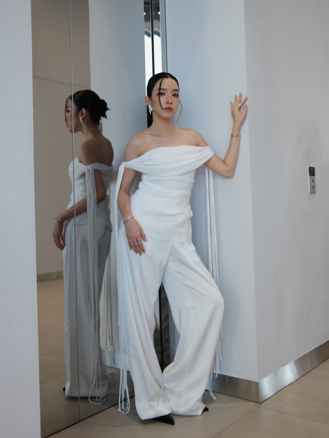 โม - มนชนก แสงฉายเพียงเพ็ญ