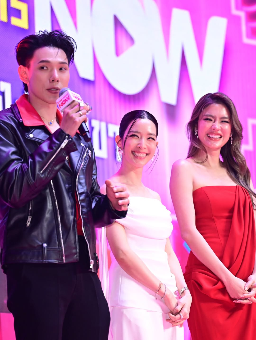 โม - มนชนก แสงฉายเพียงเพ็ญ