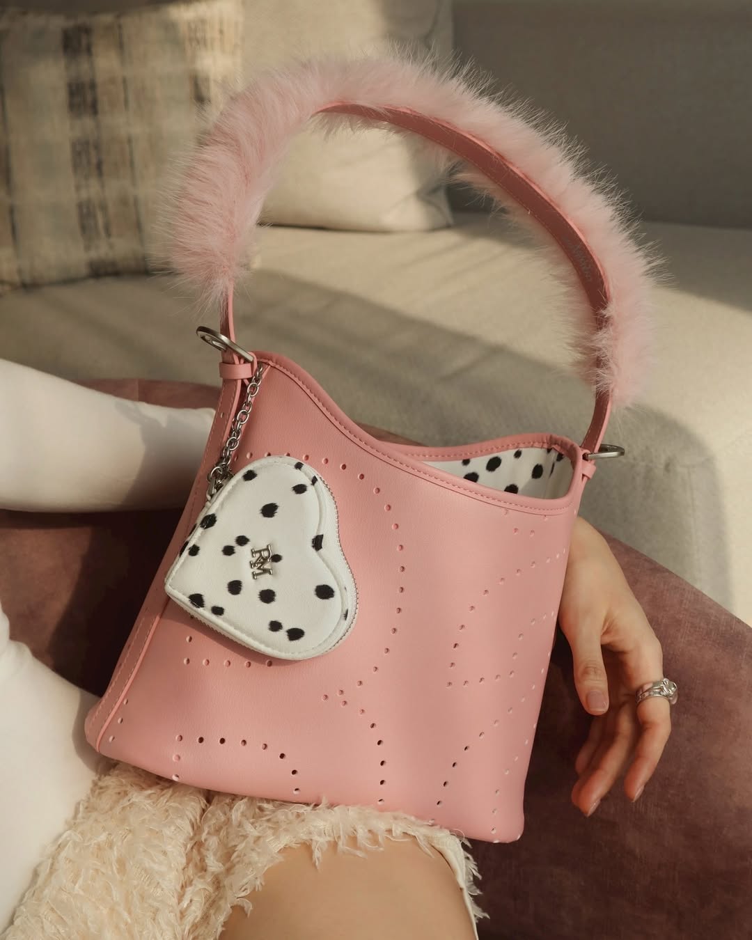 โม - มนชนก แสงฉายเพียงเพ็ญ