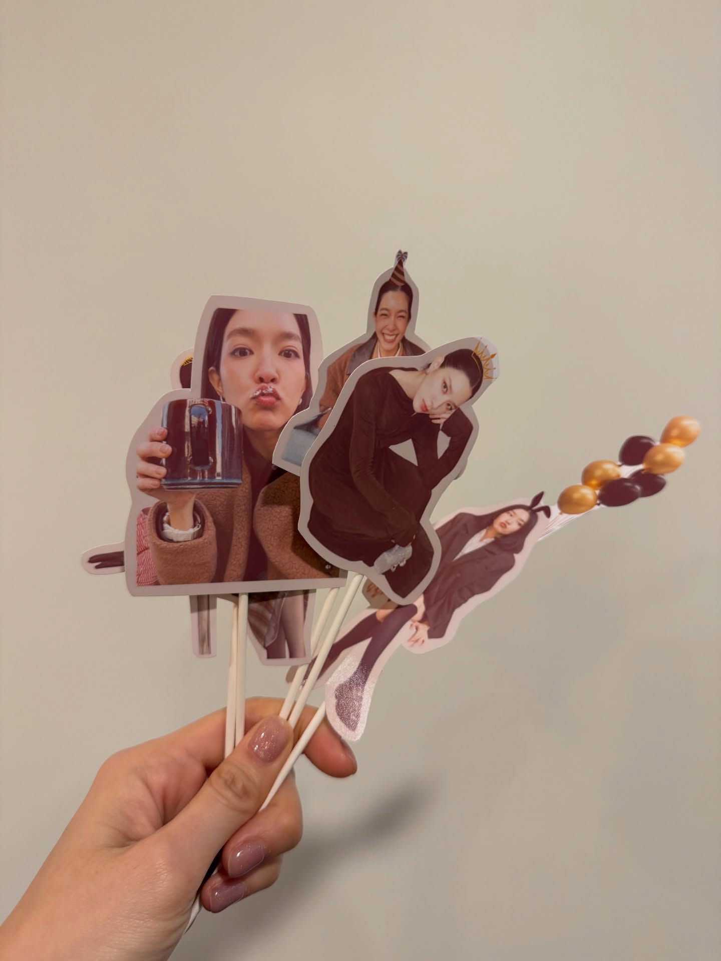 โม - มนชนก แสงฉายเพียงเพ็ญ