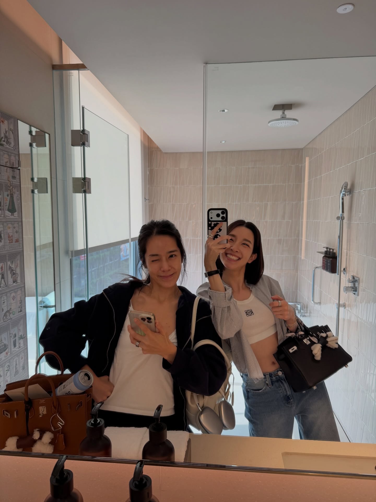 โม - มนชนก แสงฉายเพียงเพ็ญ