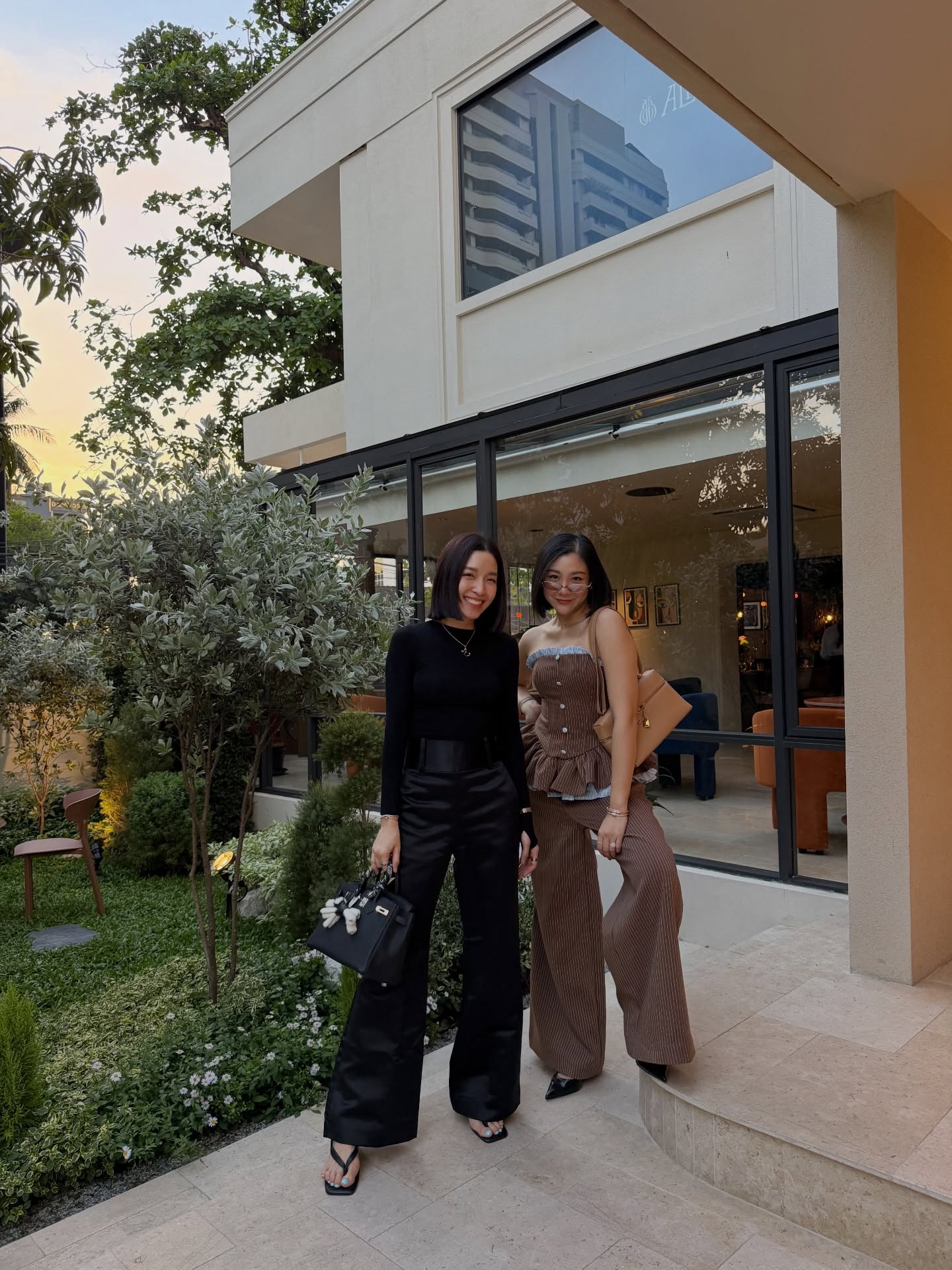 โม - มนชนก แสงฉายเพียงเพ็ญ