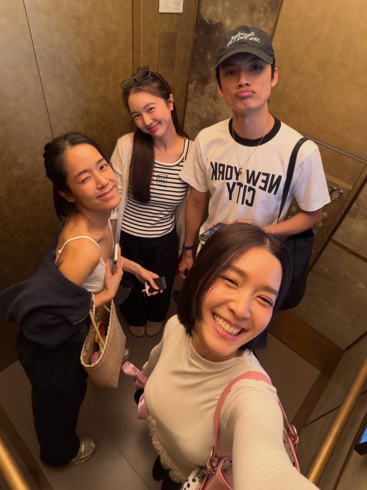 โม - มนชนก แสงฉายเพียงเพ็ญ