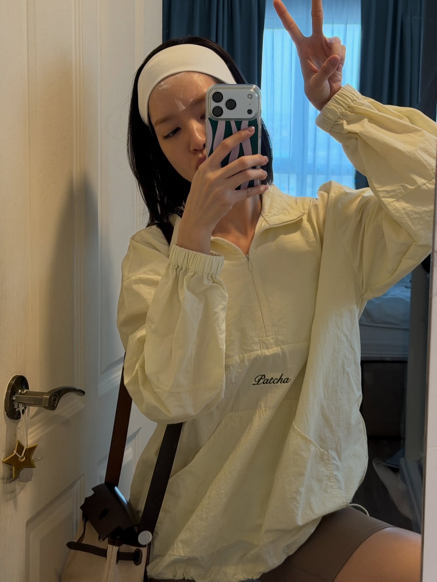 โม - มนชนก แสงฉายเพียงเพ็ญ