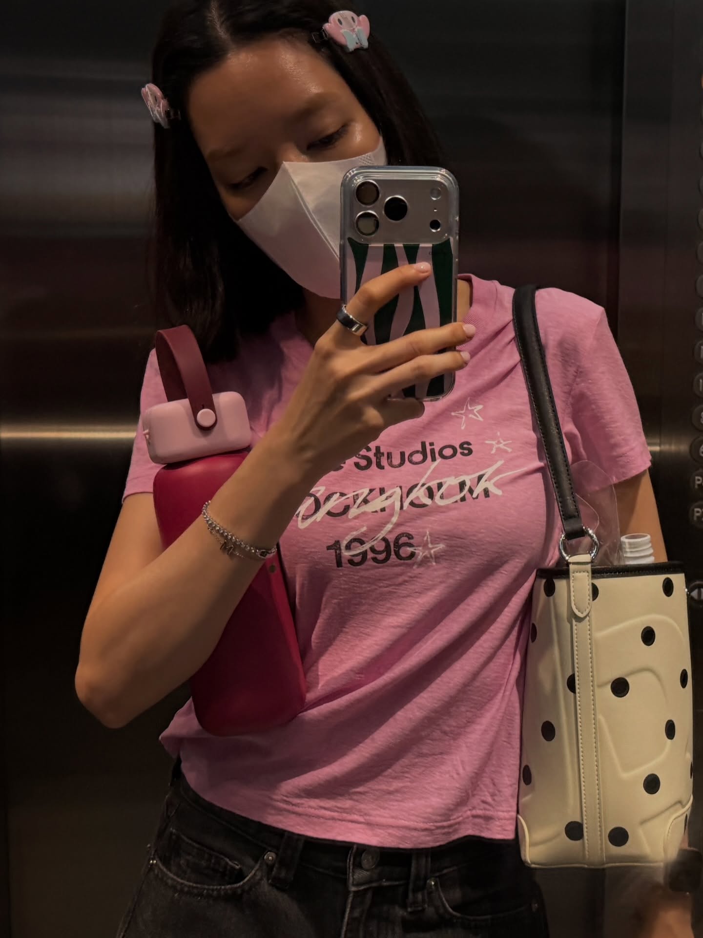 โม - มนชนก แสงฉายเพียงเพ็ญ