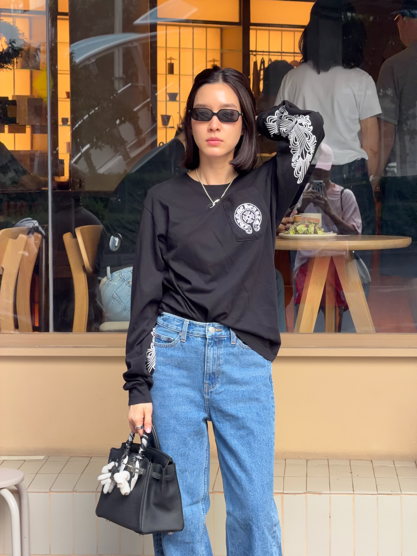 โม - มนชนก แสงฉายเพียงเพ็ญ