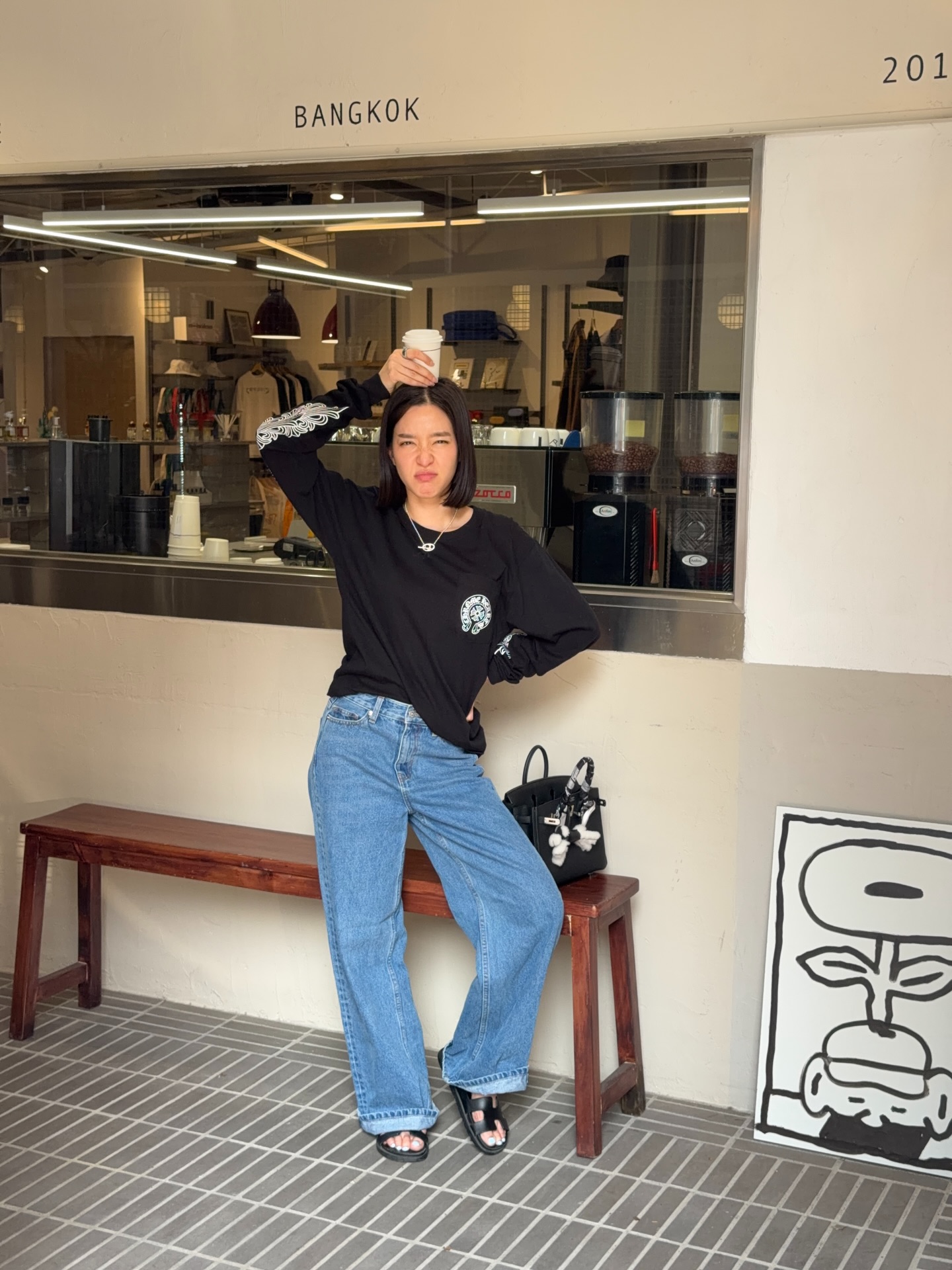 โม - มนชนก แสงฉายเพียงเพ็ญ