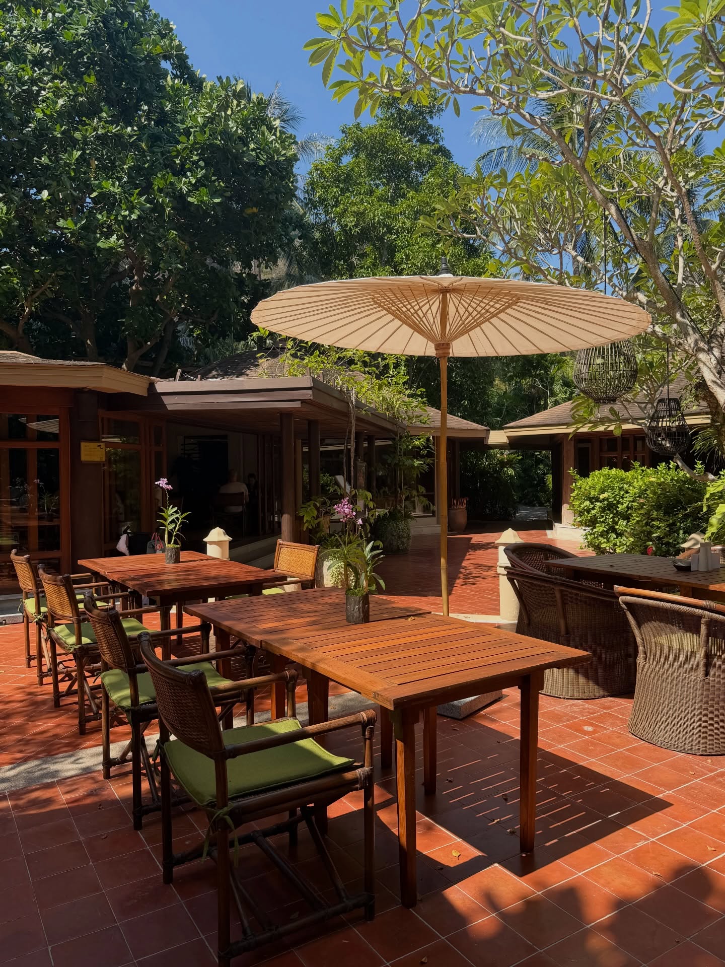 โม - มนชนก แสงฉายเพียงเพ็ญ