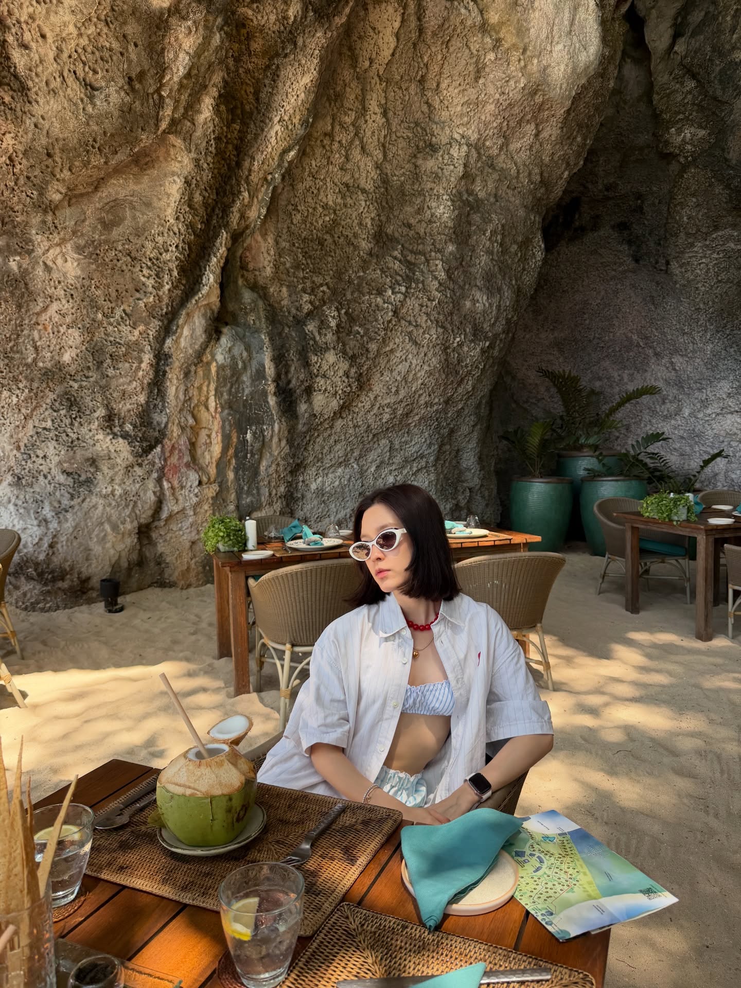 โม - มนชนก แสงฉายเพียงเพ็ญ