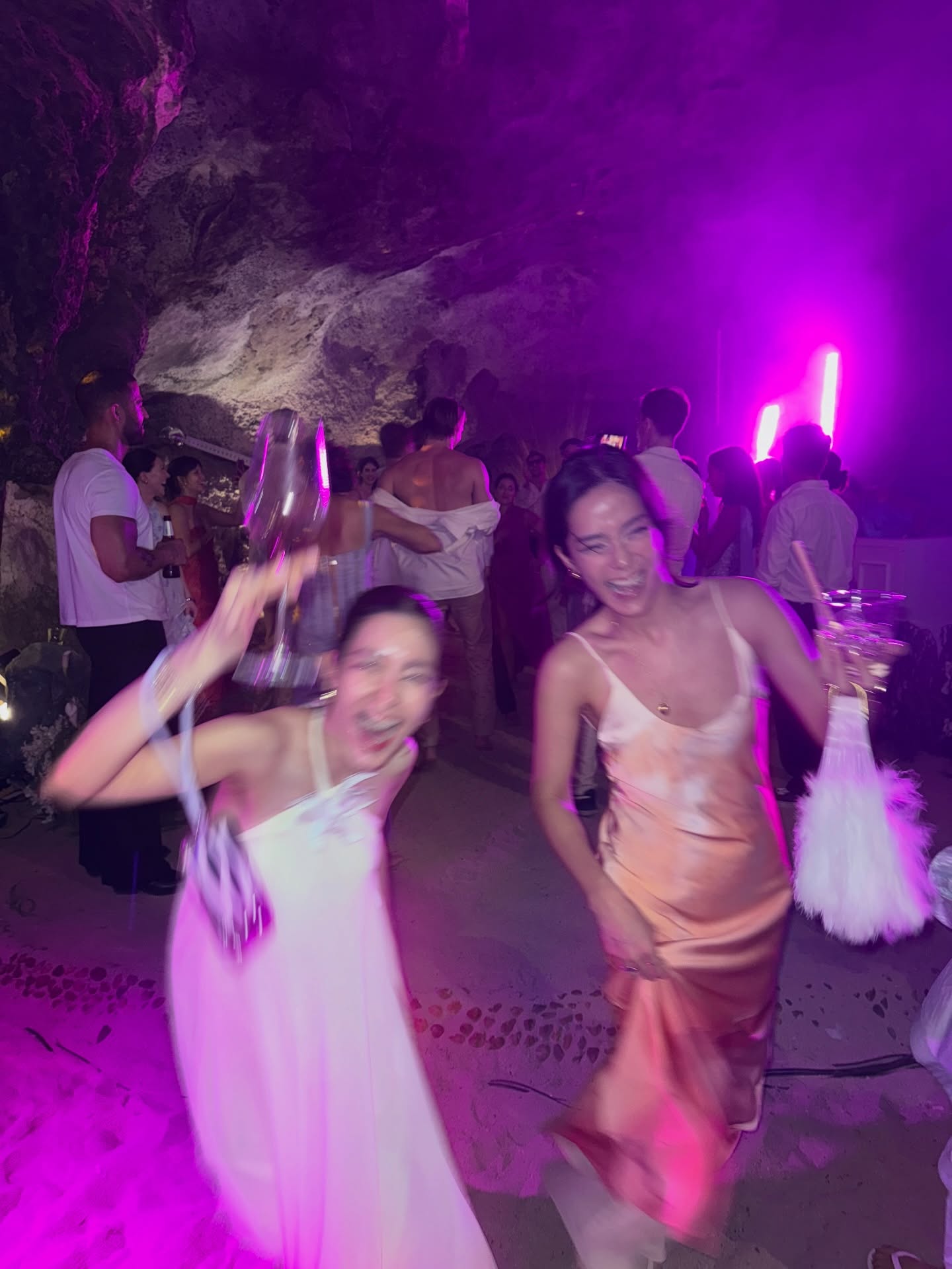 โม - มนชนก แสงฉายเพียงเพ็ญ