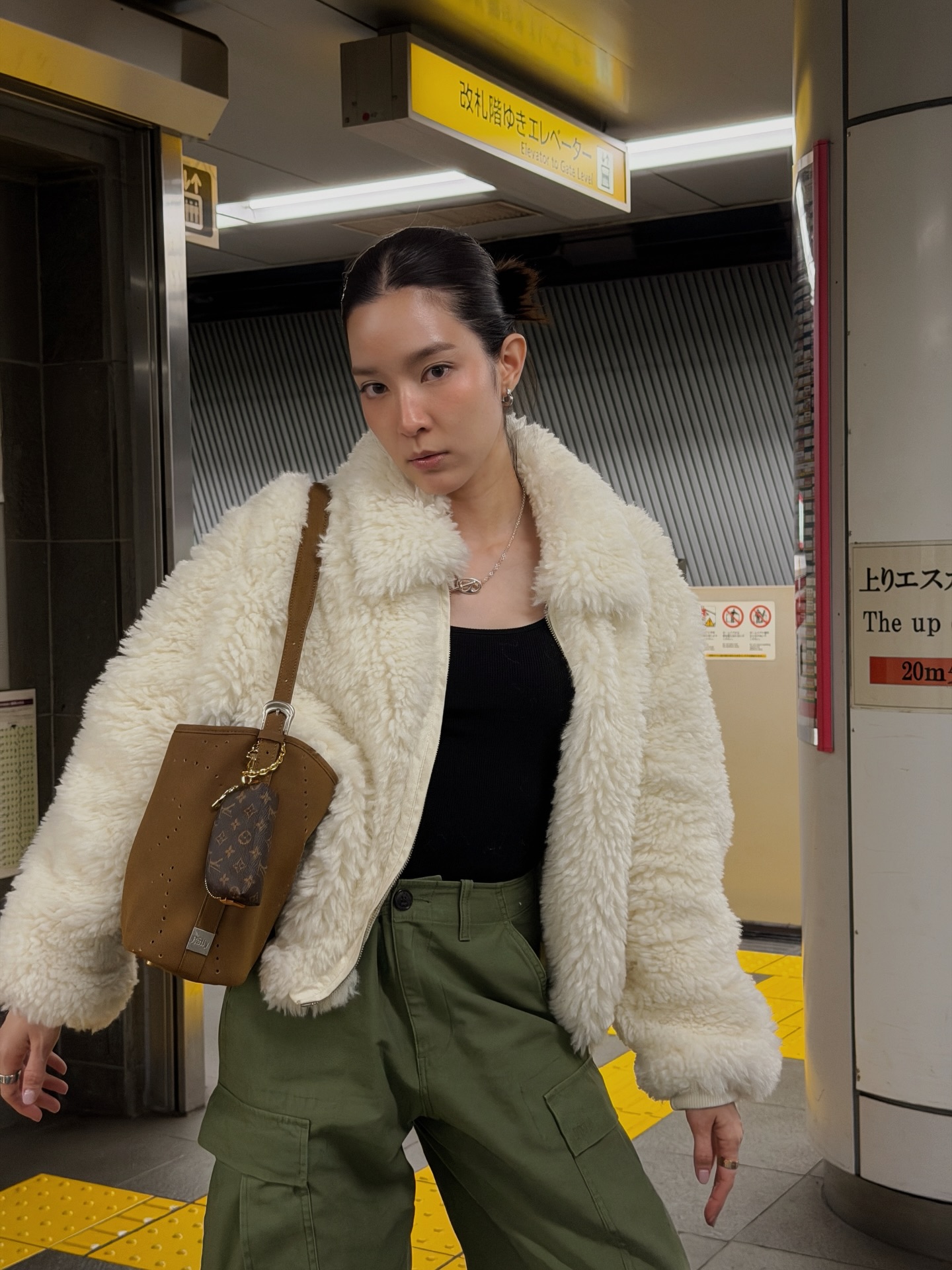 โม - มนชนก แสงฉายเพียงเพ็ญ