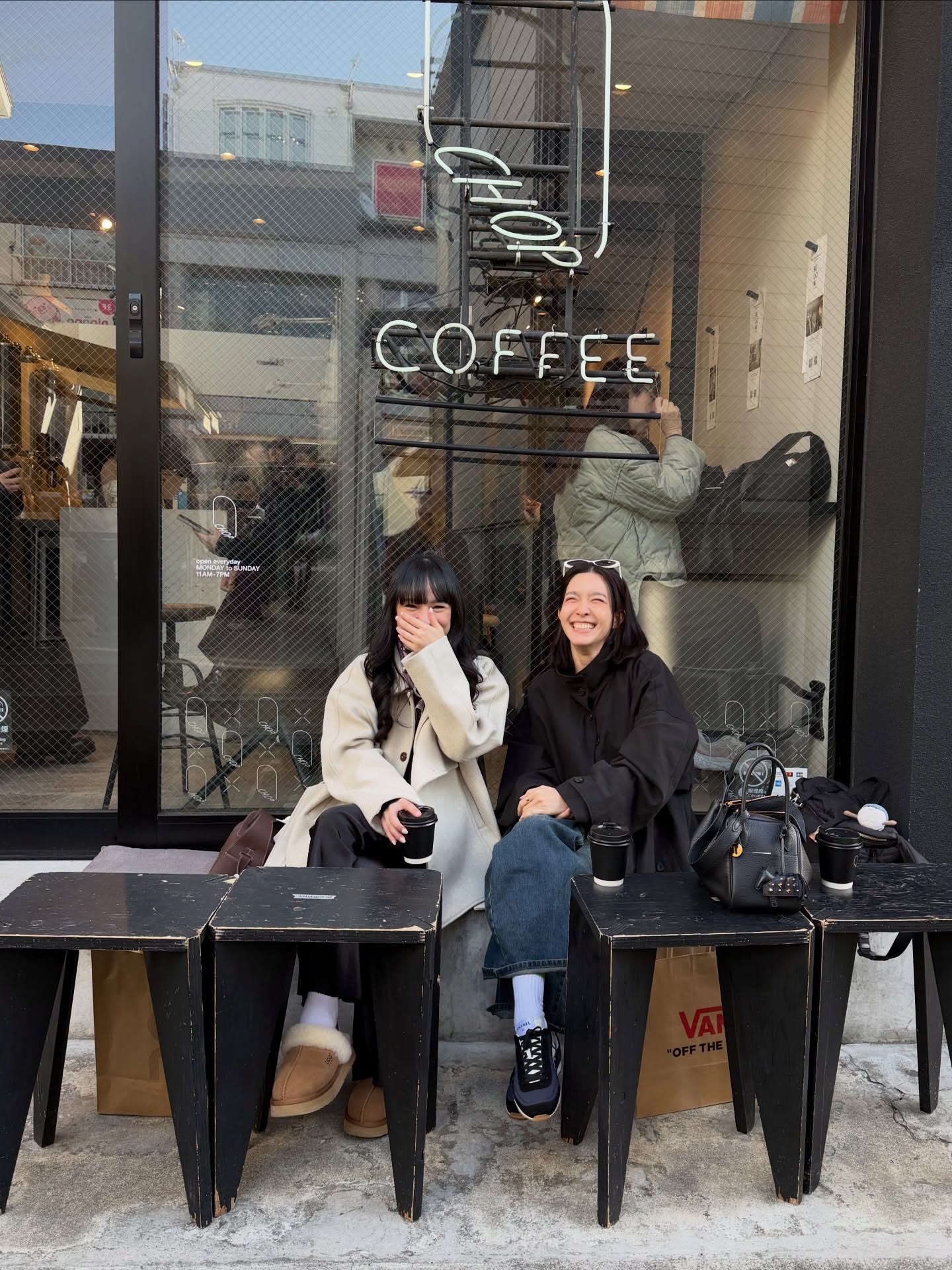 โม - มนชนก แสงฉายเพียงเพ็ญ