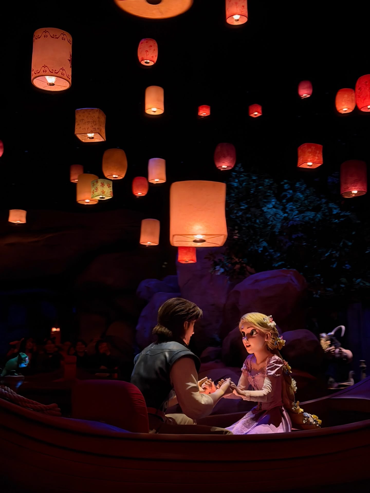 โม - มนชนก แสงฉายเพียงเพ็ญ