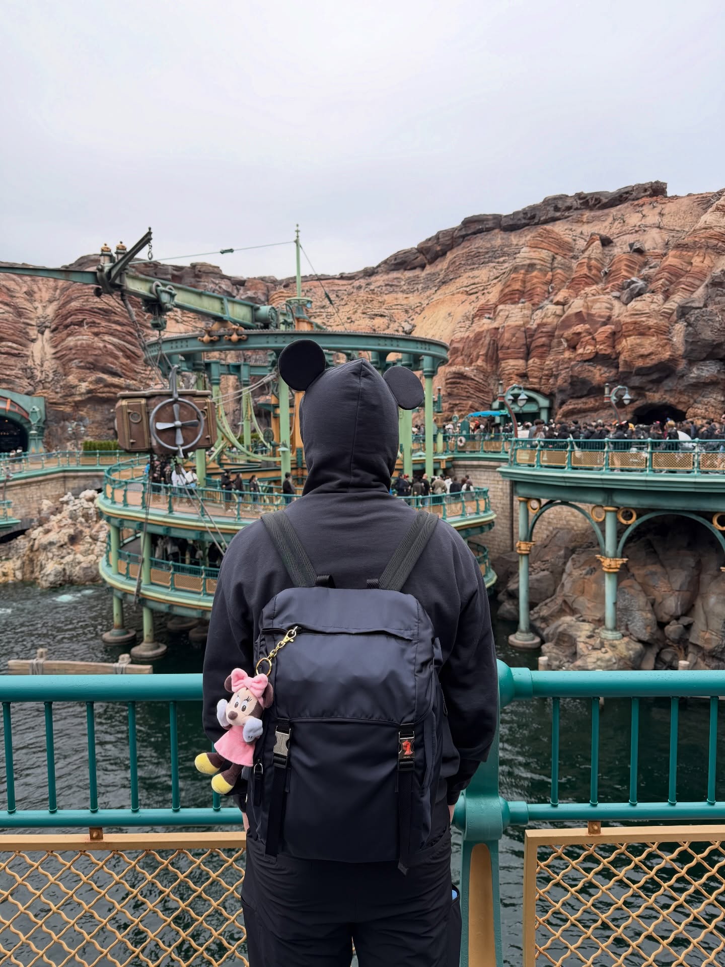 โม - มนชนก แสงฉายเพียงเพ็ญ