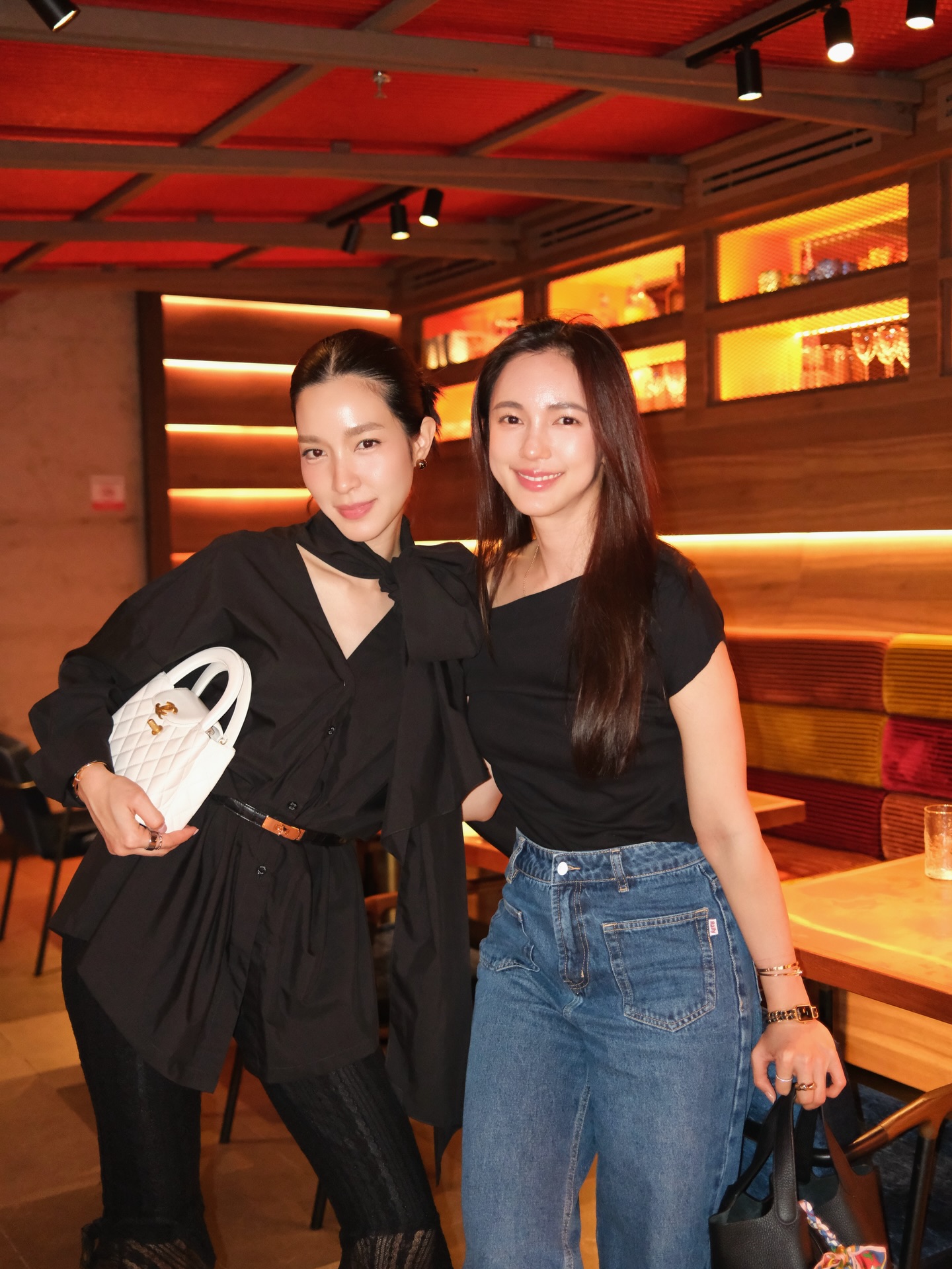 โม - มนชนก แสงฉายเพียงเพ็ญ