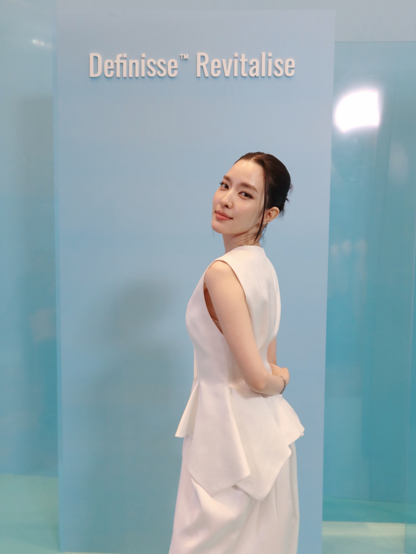 โม - มนชนก แสงฉายเพียงเพ็ญ