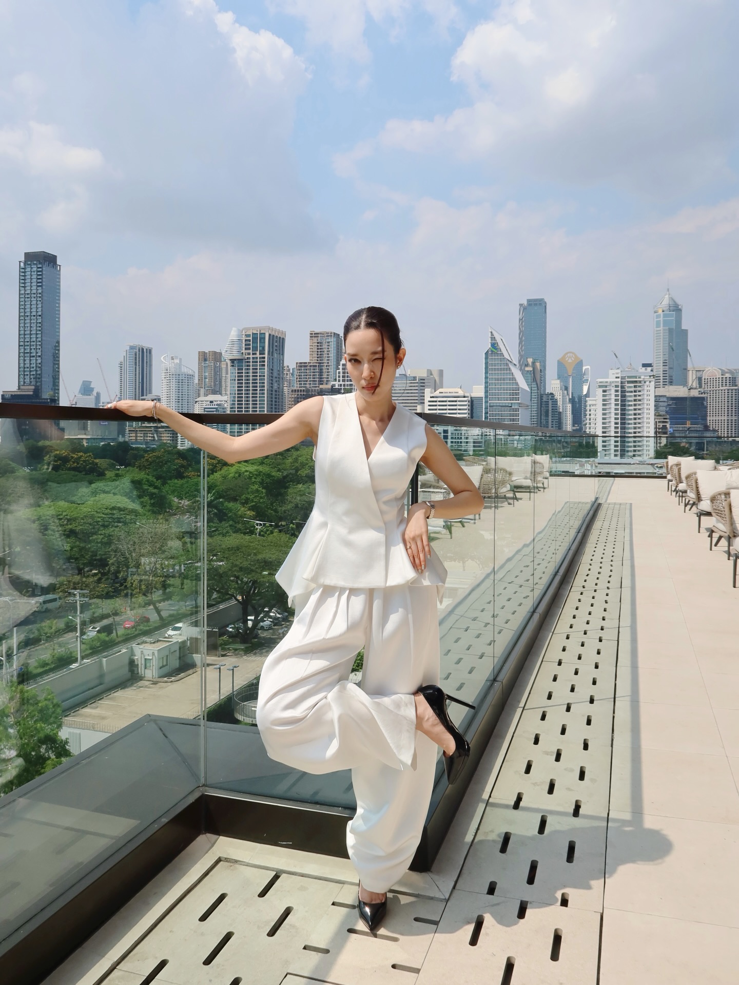 โม - มนชนก แสงฉายเพียงเพ็ญ