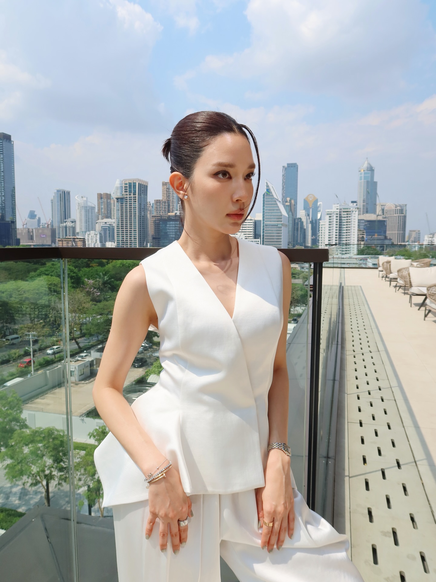 โม - มนชนก แสงฉายเพียงเพ็ญ