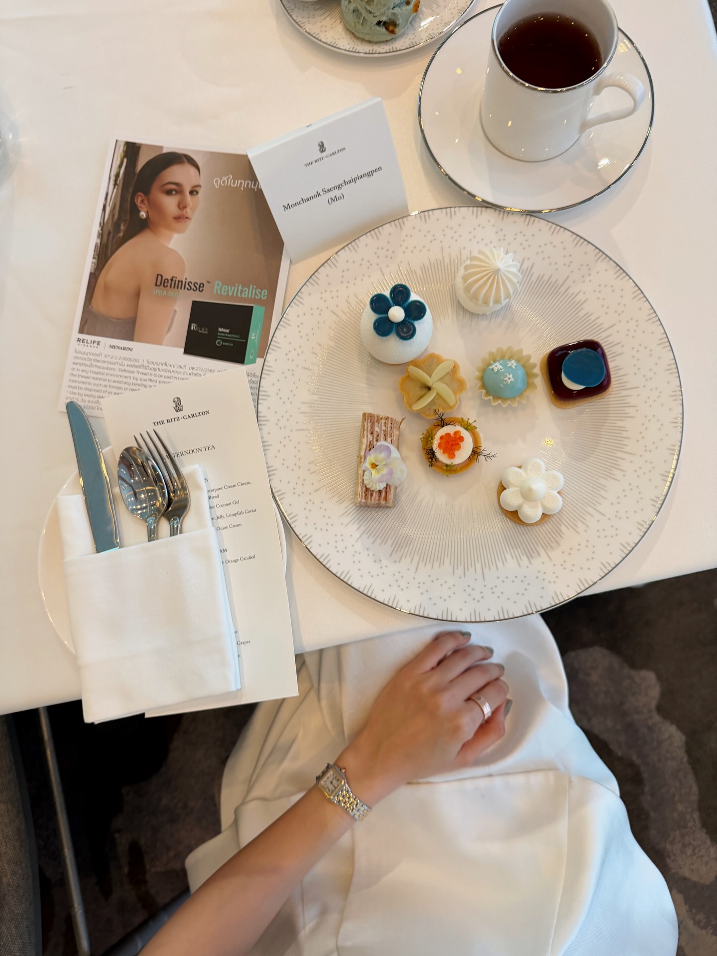 โม - มนชนก แสงฉายเพียงเพ็ญ