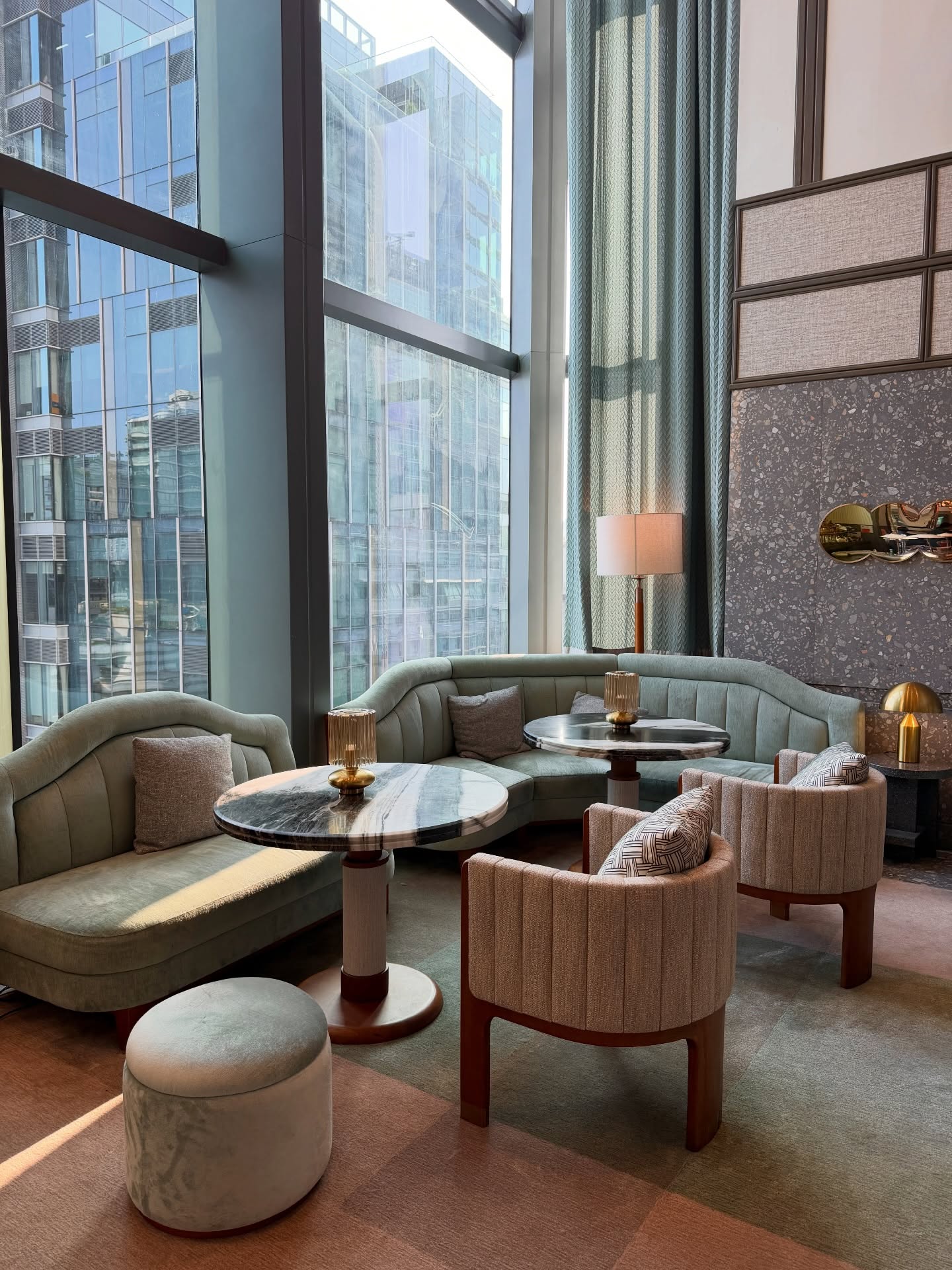 โม - มนชนก แสงฉายเพียงเพ็ญ